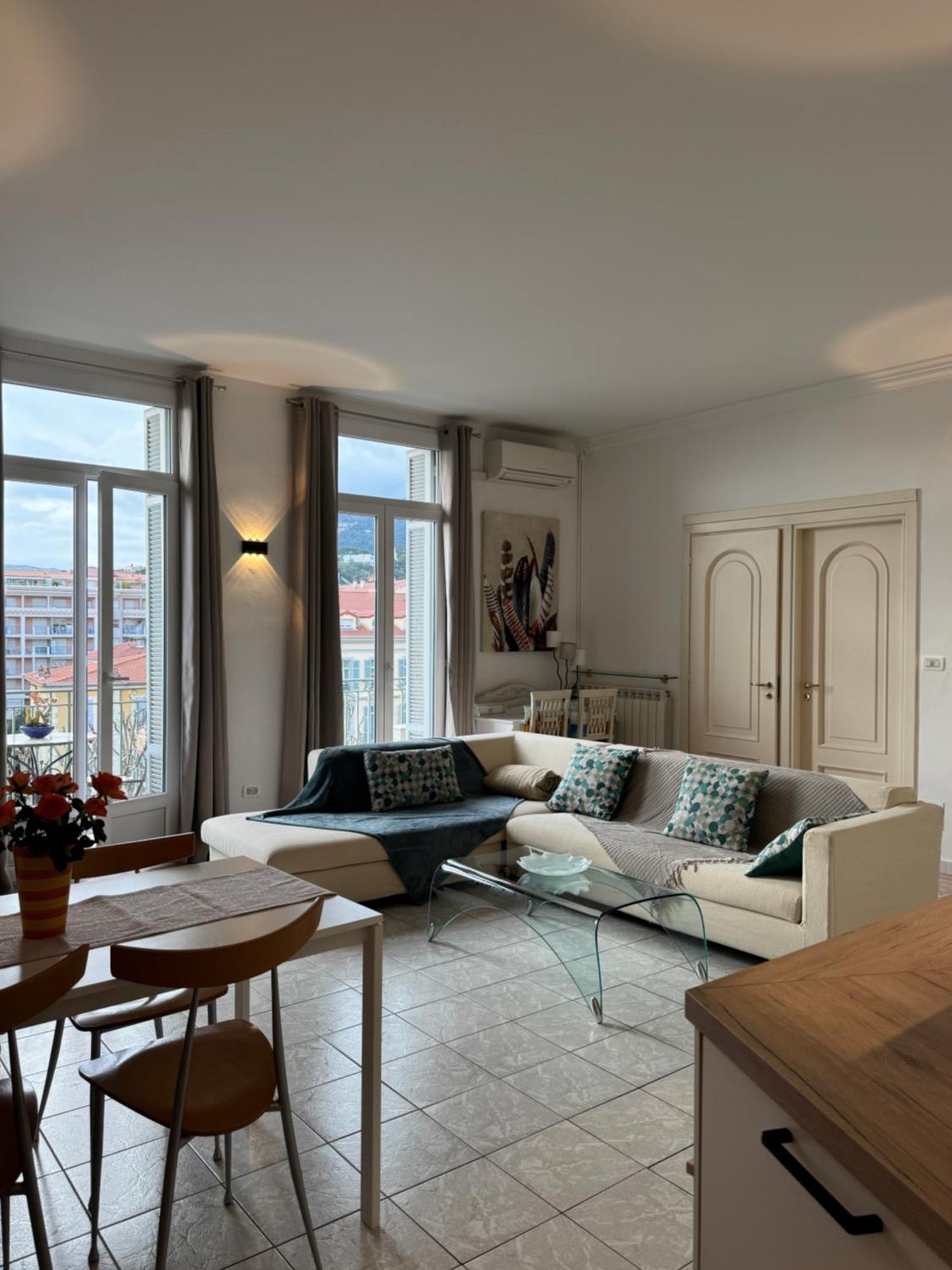 Menton Centre Vue Imprenable Sur Mer Et Jardin Bioves Exterior foto